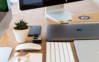 爱游戏app下载-巴萨抢得主场胜利，梅西梅开二度，巴萨官方致敬梅西