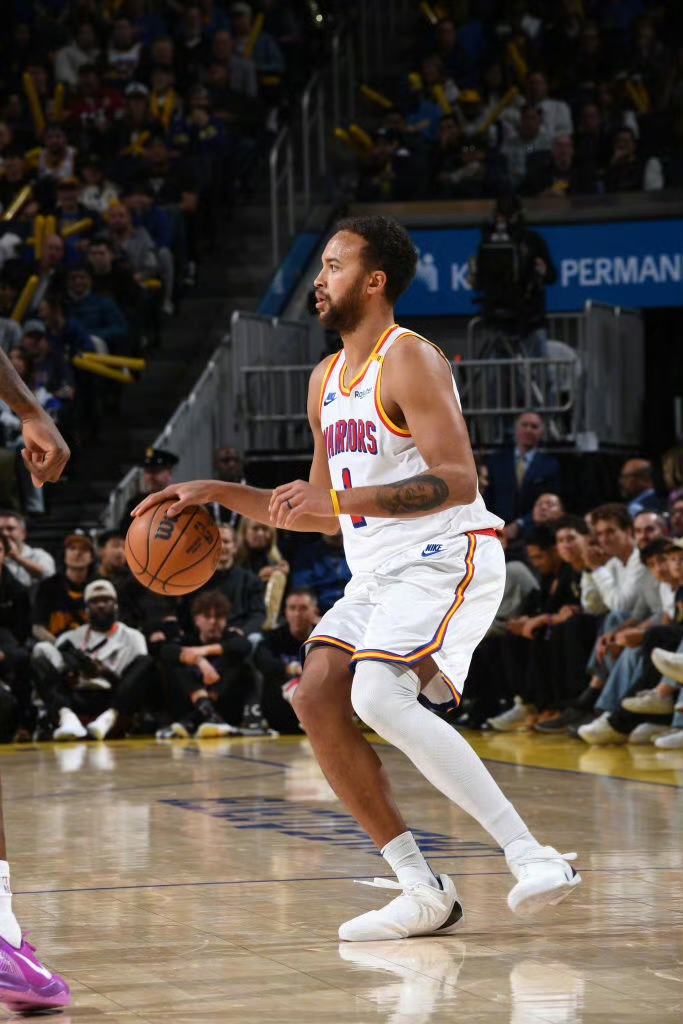 半场比分:54-52,北京仅以微弱优势领先!的简单介绍 半场比分:54-52,北京仅以微弱优势领先!的简单介绍