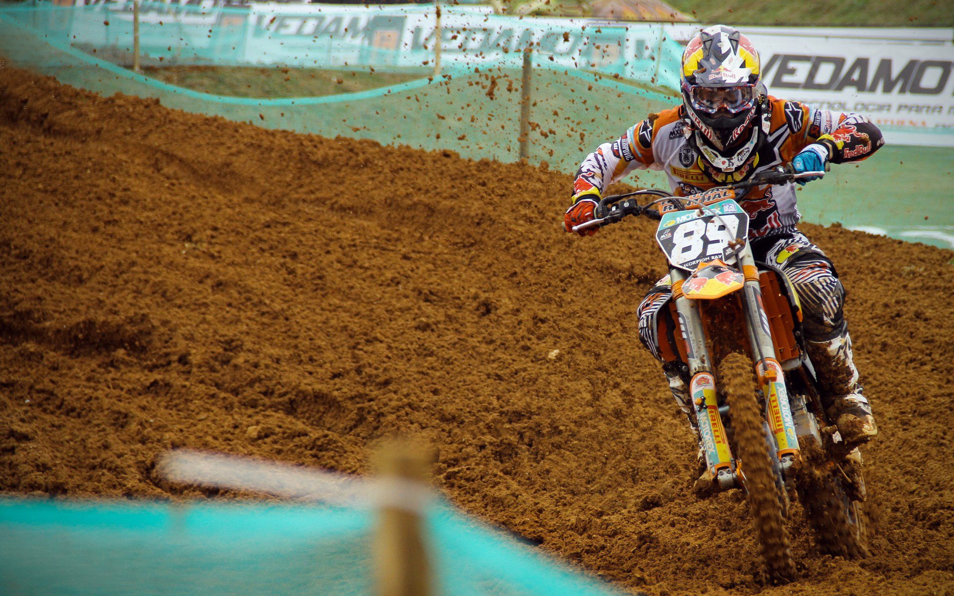 精彩绝伦的比赛引发了现场观众的欢呼,精彩纷呈的比赛还是精妙绝伦