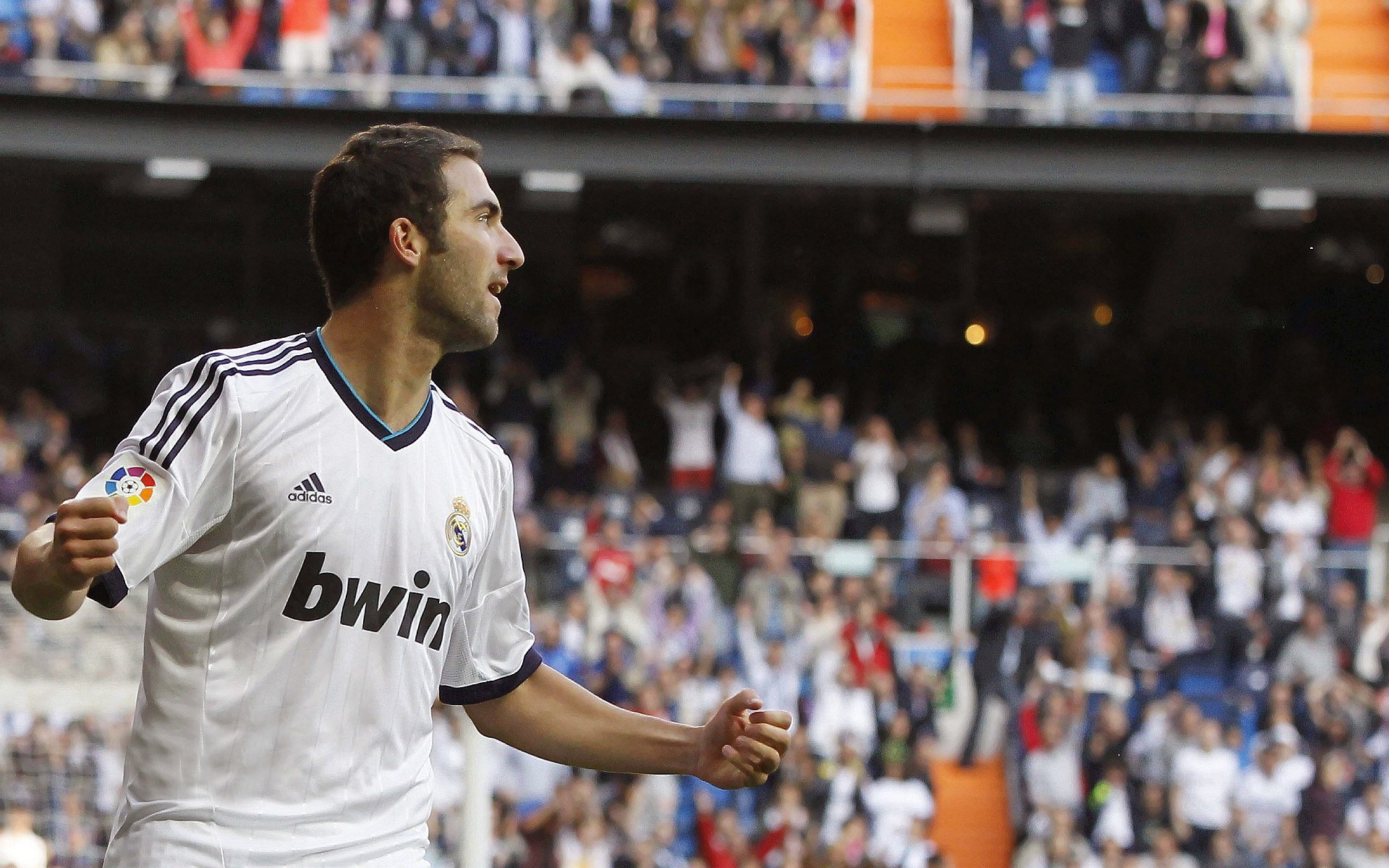 爱游戏下载-阿尔阿赫利球队合作日益默契，阿尔阿赫利足球俱乐部