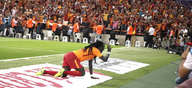 爱游戏综合娱乐-世界室内五人制足球赛中国队晋级八强，世界室内足球五人制比赛历届冠军