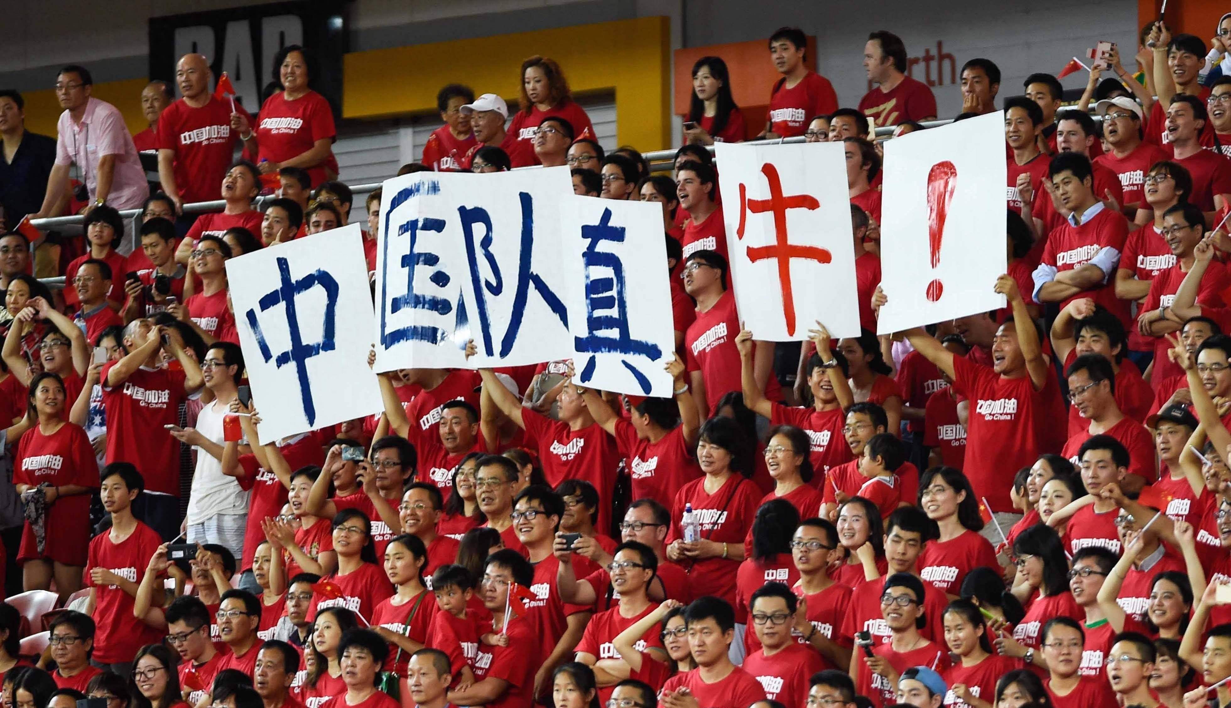 关于爱游戏体育:足球裁判争议判罚,引发球迷不满的信息 关于爱游戏体育:足球裁判争议判罚,引发球迷不满的信息