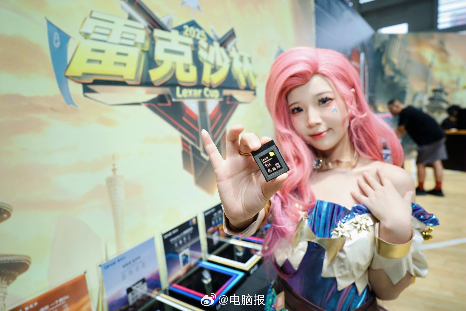 包含爱游戏体育:电竞全明星赛：明星对决引发粉丝热潮的词条