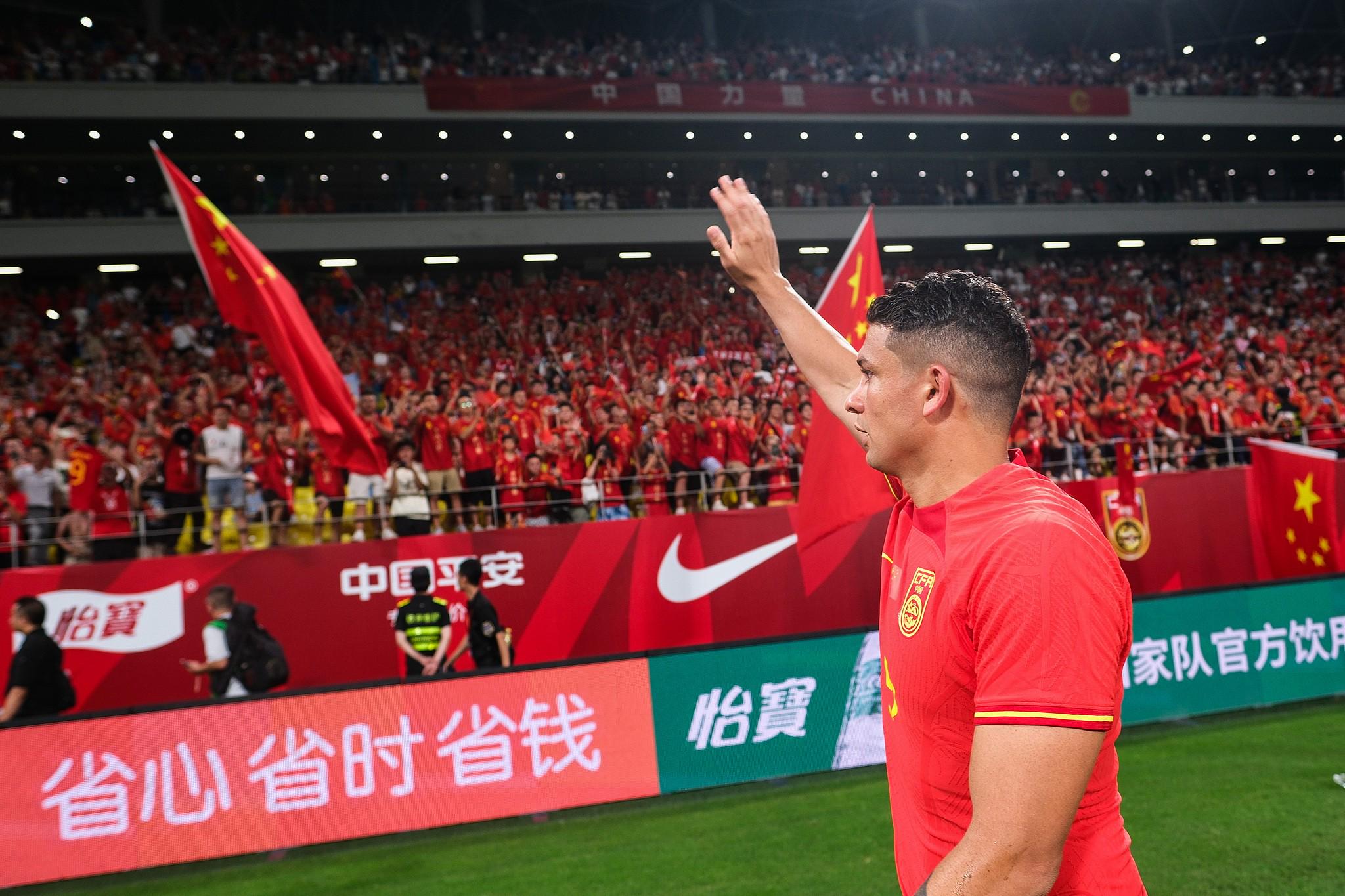 爱游戏体育:艾克森：归化球员对中国足球的文化融合与社会影响评估：基于社会调查的简单介绍