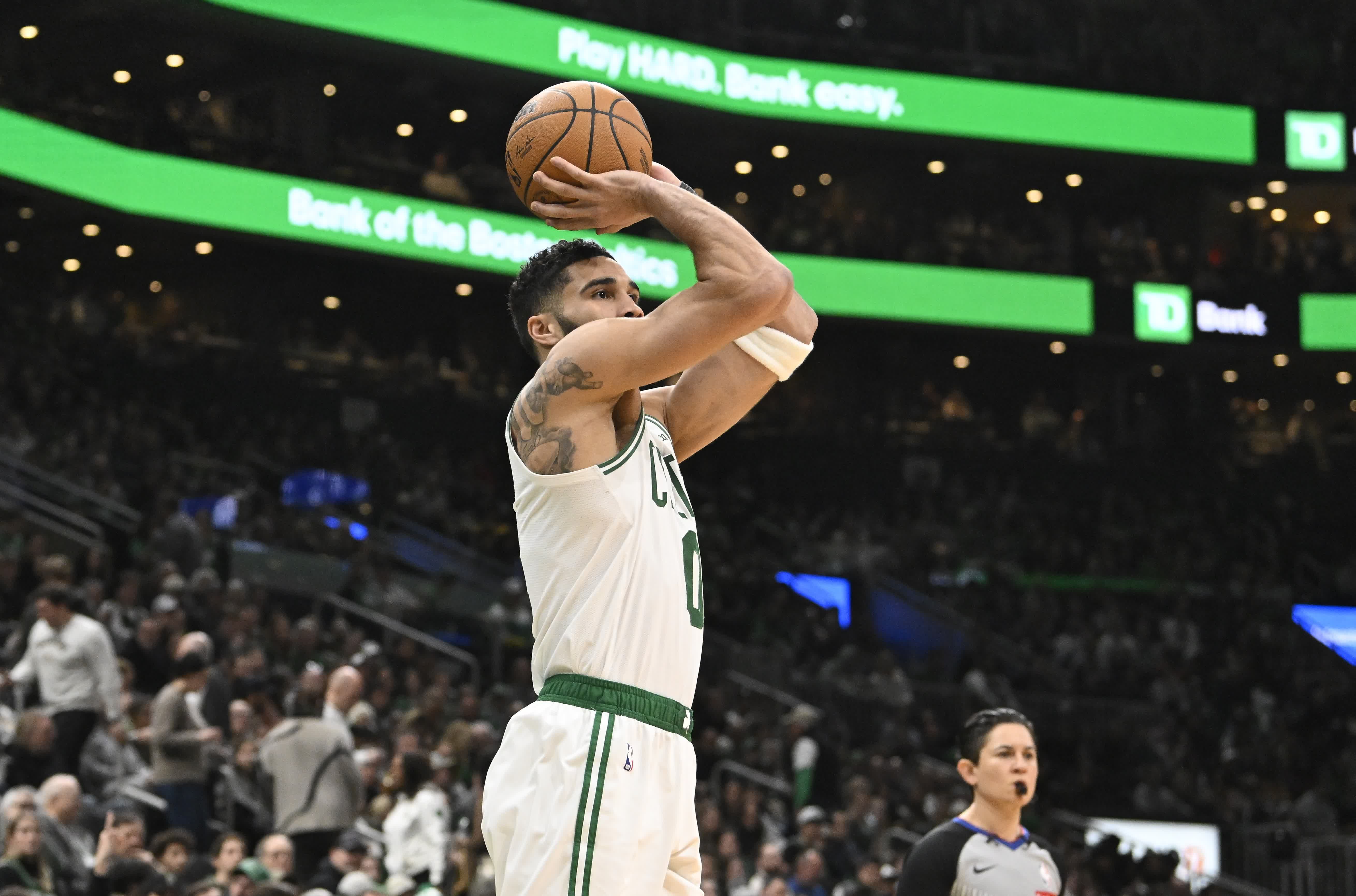 爱游戏体育：凯尔特人队新赛季：塔图姆能否带领球队走向巅峰，成为联盟的领军人物？的简单介绍