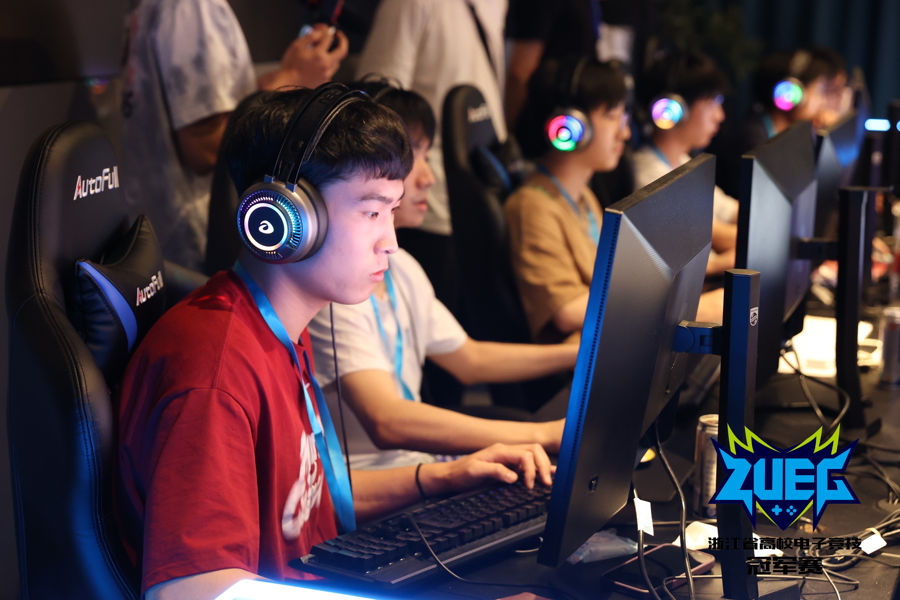 爱游戏体育:电竞的职业化进程，运动员如何成长？的简单介绍